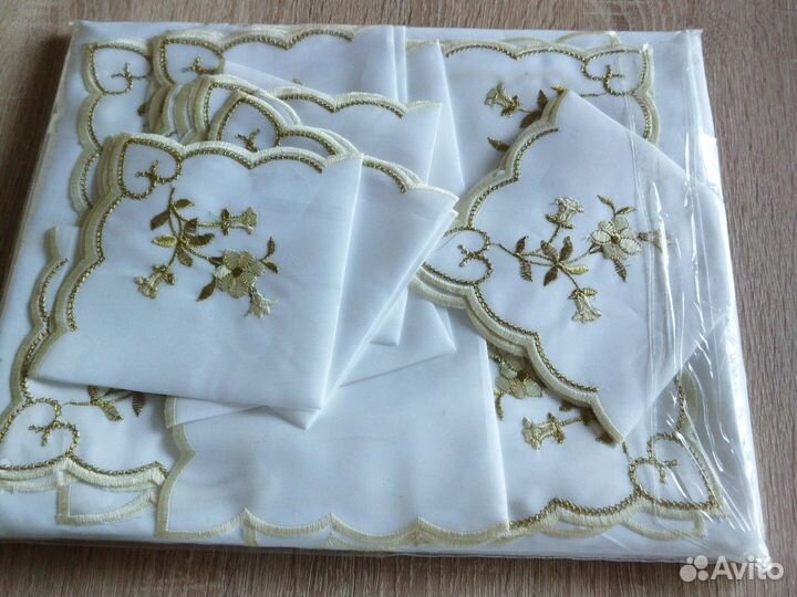 Скатерть и салфетки новые