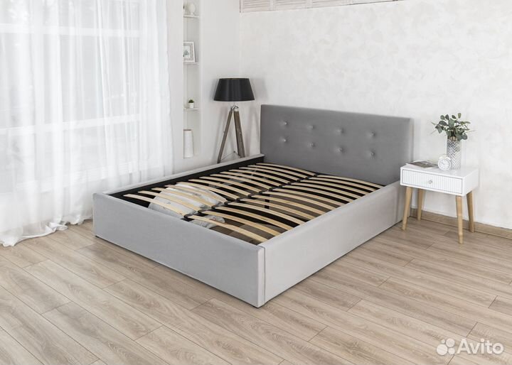 Кровать с матрасом