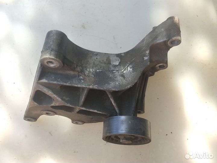 Кронштейн крепления насос гур Митсубиси ланцер 10