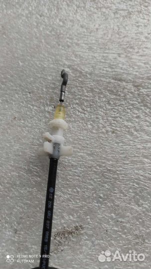 Тросик двери передней левой Volkswagen polo 5 рест