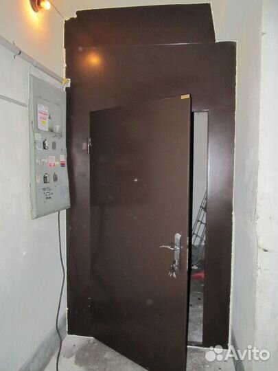 Перег, железные 93 серии (у лифта)