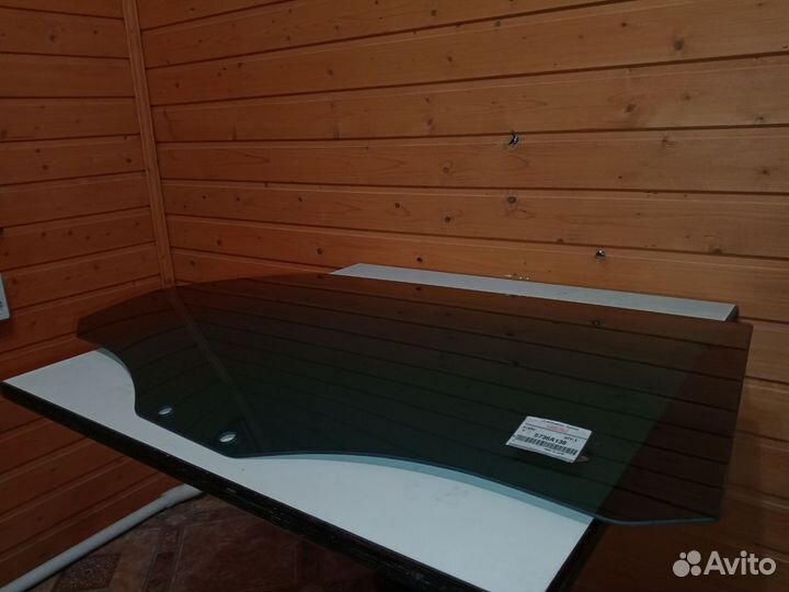 Стекло задней правой двери Mitsubishi Grandis 03-1