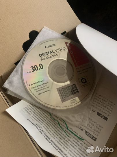 Видеокамера Canon HF100