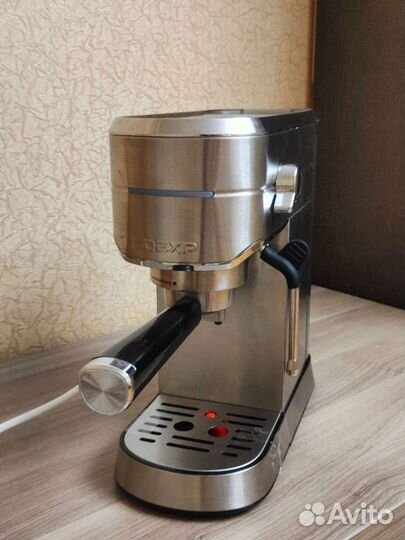 Кофеварка рожковая dexp em-1450