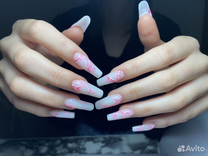Модель на ногти