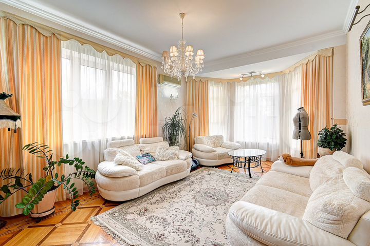 Дом 370 м² на участке 6 сот.