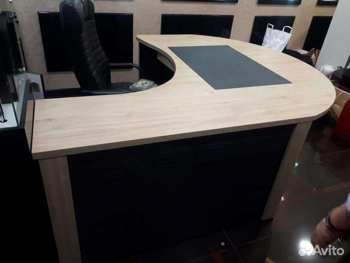 Письменный стол