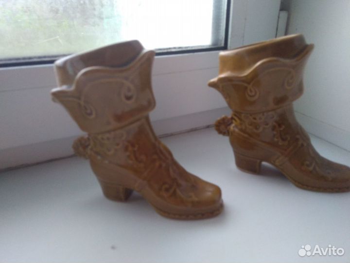 Глиняная посуда и статуэтки