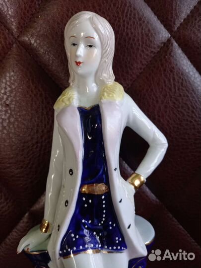 Фарфоровая статуэтка