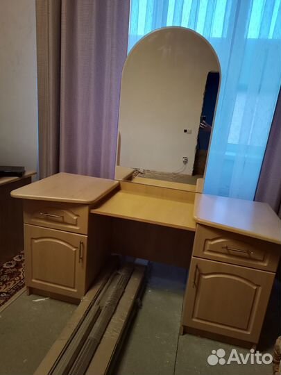 Трюмо с зеркалом бу