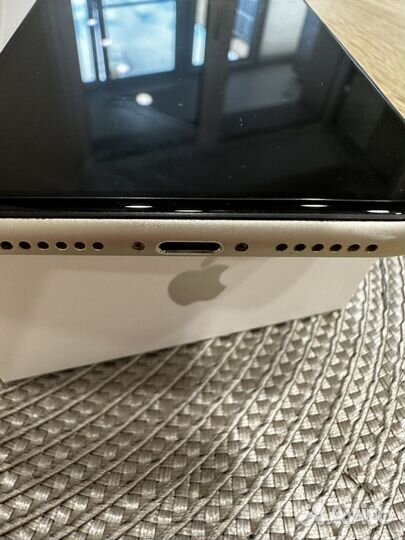 Телефон iPhone 11
