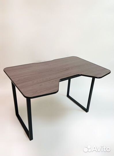 Компьютерный игровой стол Loft от производителя