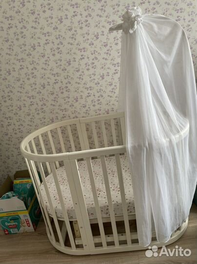 Круглая, овальная кроватка трансформер с маятником