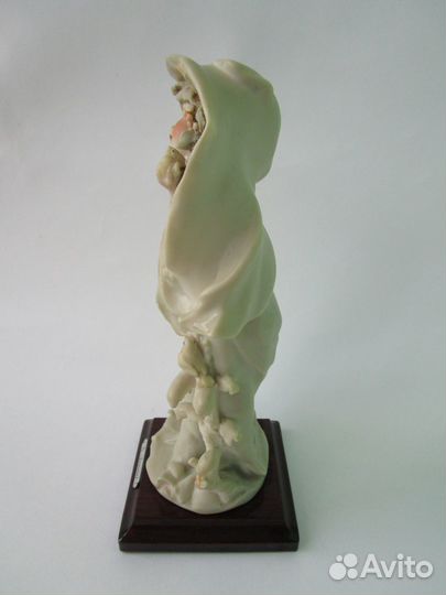 Статуэтка девушка С птицами серия времена года