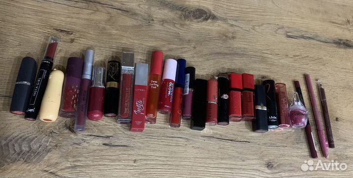 Набор красных помад