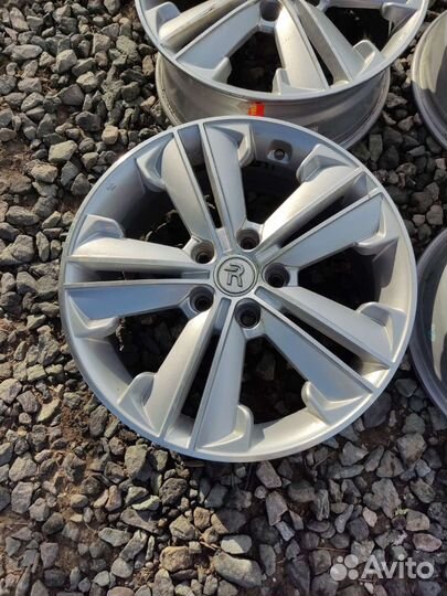 R17 5/114.3 ET48 D67.1