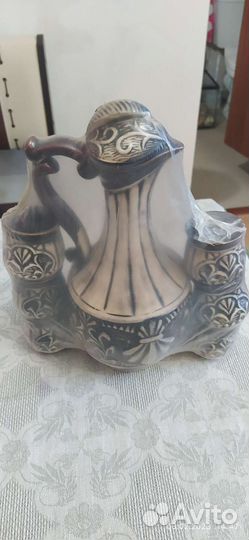 Графин и 6 рюмок, запечатан в плёнку