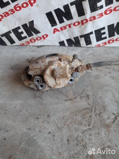 Суппорт передний правый Ford Fusion 2008