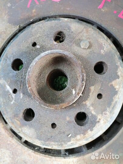 Кулак поворотный передний левый Volvo Xc90