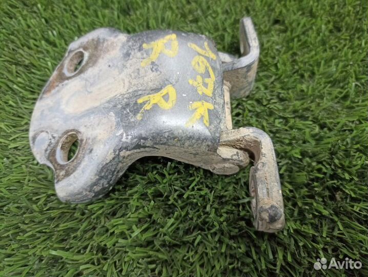 Петля двери задняя правая Mitsubishi Pajero 2 V45W