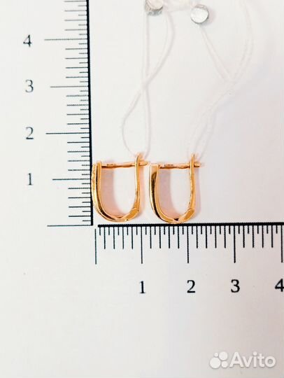 Серьги с синтетическим камнем Золото