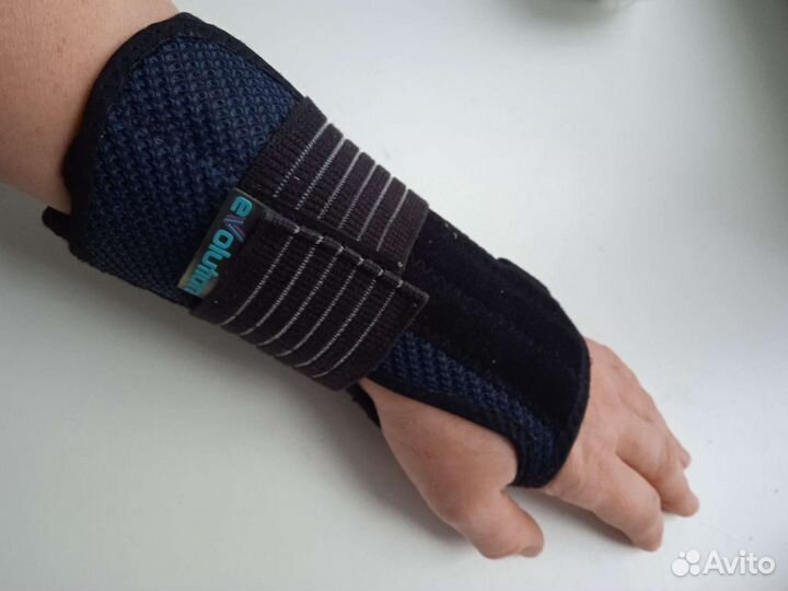 Бандаж на лучезапястный сустав