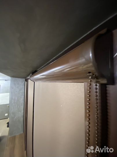 Рулонные шторы в кориченевом коробе