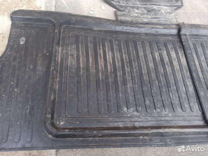 Автомобильные коврики на Ларгус