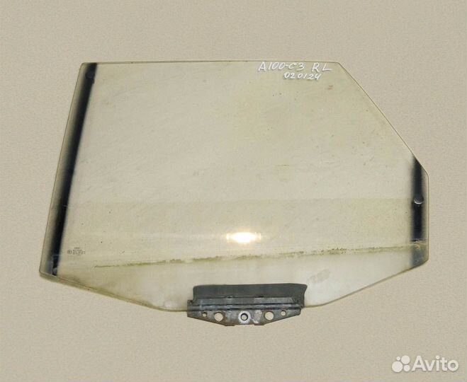 Стекло двери задней левой Audi 100 C3