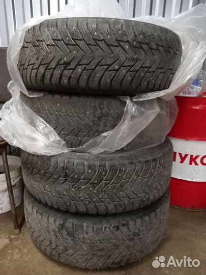 Nokian Tyres Hakkapeliitta 8 215/65 R17