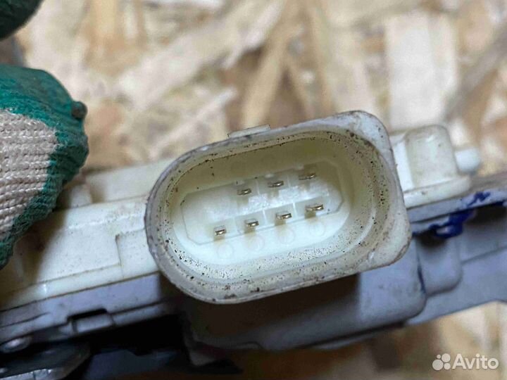 Замок двери задней правой skoda superb (3T 2008-20