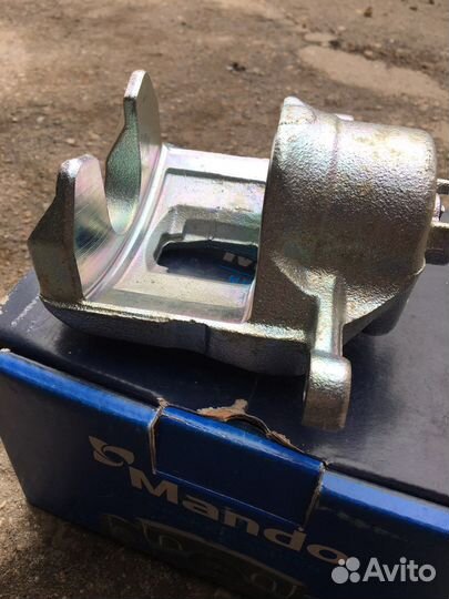 Суппорт передний левый solaris