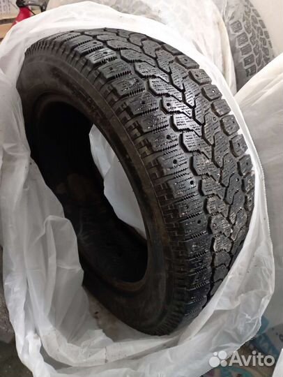 Yokohama IceGuard Stud IG65 215/60 R17 96