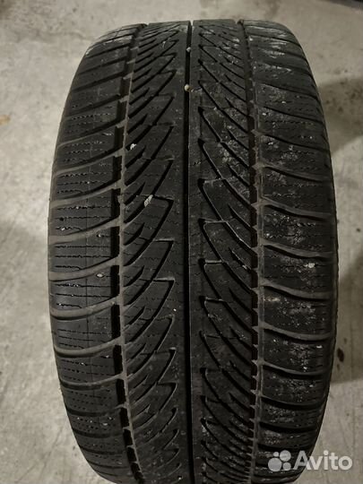 Goodyear UltraGrip 8 285/45 R20