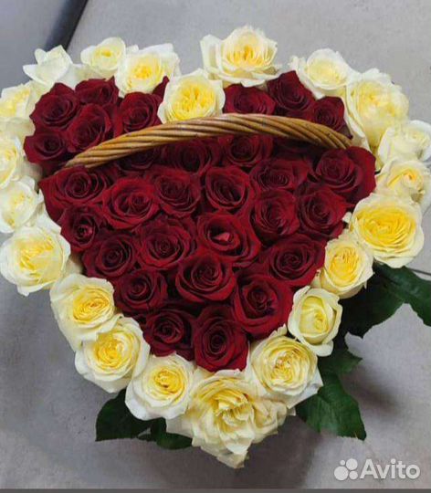Корзина 51 роза сердце из роз Эквадор Омск