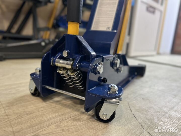 Домкрат подкатной 3.5 тонны