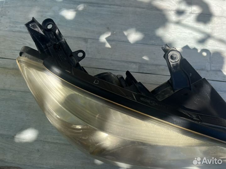 Фара правая toyota rav4