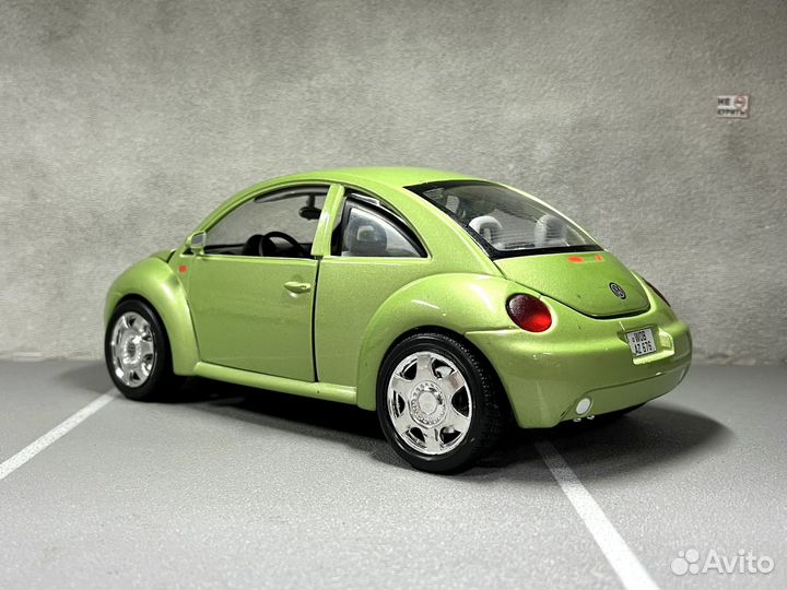 Модель автомобиля VW New Beetle 1998 1:18 Bburago