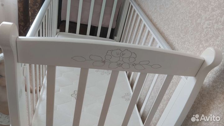 Детская кровать с маятником и ящиком