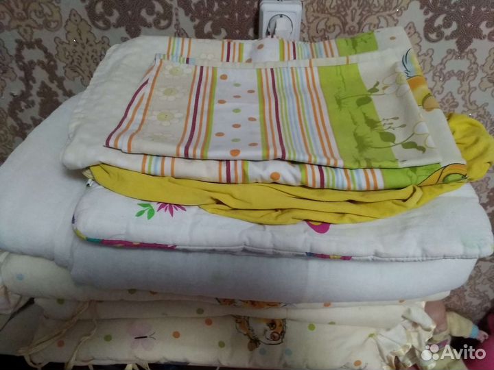 Бортики в кроватку+ весь комплект