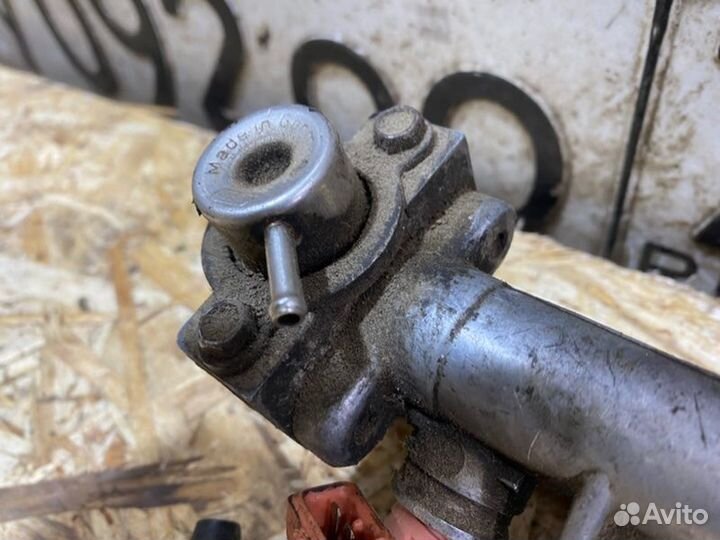 Топливная рампа с форсунками Kia Sportage 2000