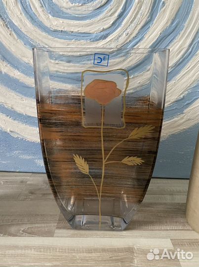 Декоративная ваза из толстого стекла