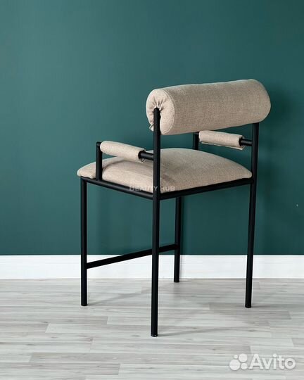 Полубарный стул