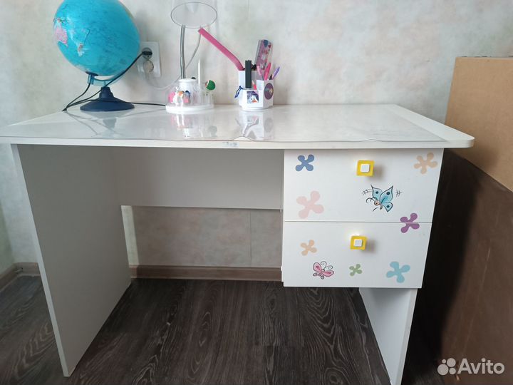 Детский письменный стол