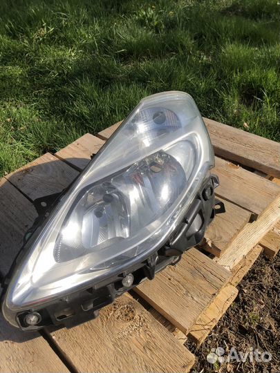 Фара передняя на Рено clio 3