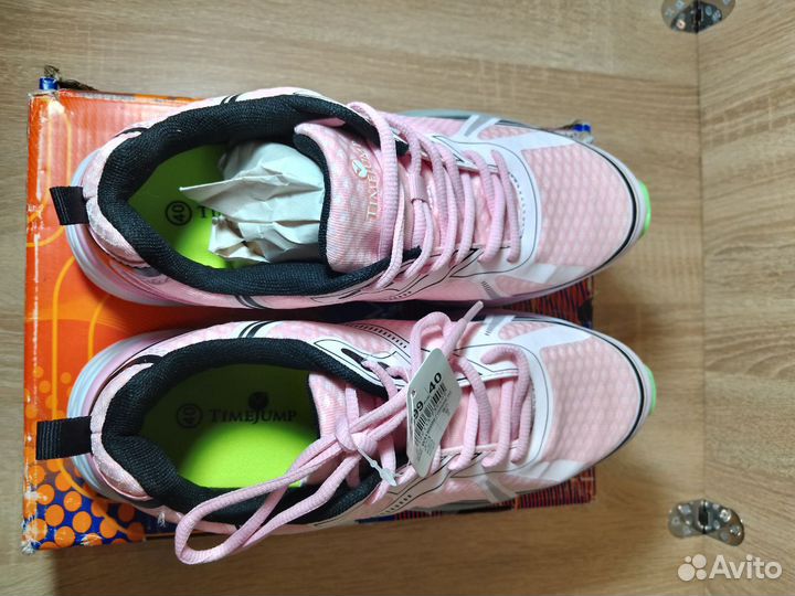 Кроссовки новые 40 женские