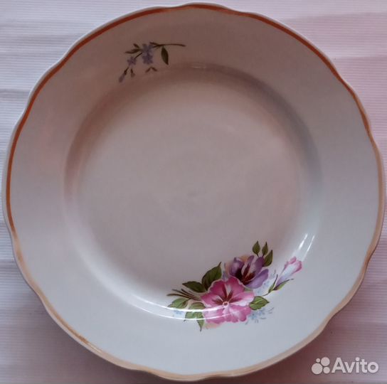 Фарфор: тарелка Дулево, блюдце завод 