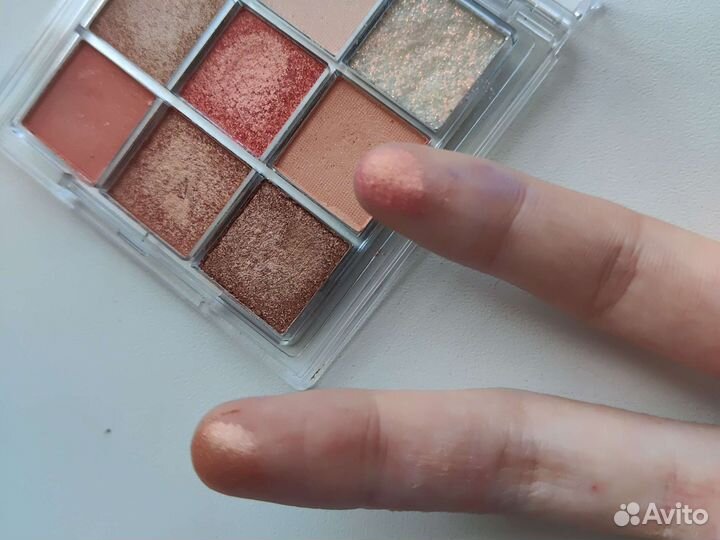 Палетки теней и стики для контуринга