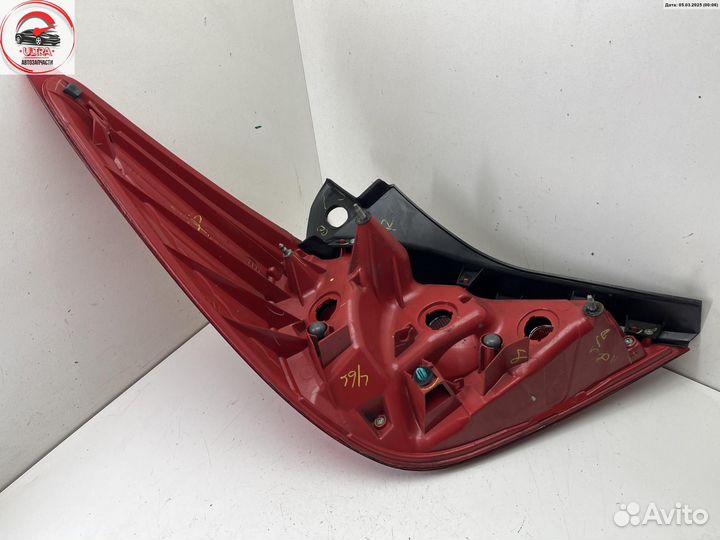 Фонарь задний правый б/у Nissan Tiida