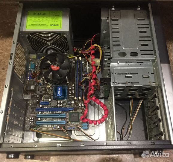 Intel E5400, Intel GMA X4500 Озу 4 GB, HDD 320 GB
